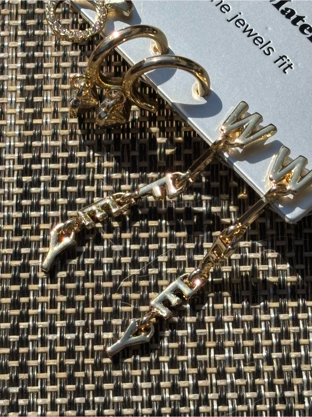 Price is for 1 pair of 3. Earrings. Specify which 1 u want or we will send any. - Picture 8 of 8